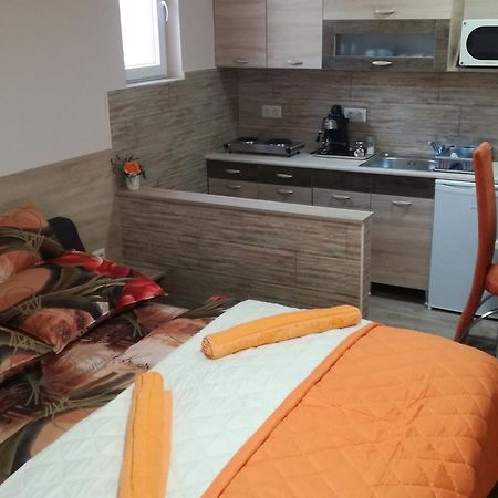 MosonmagyaróvárKeri Vendeghazアパートメント エクステリア 写真