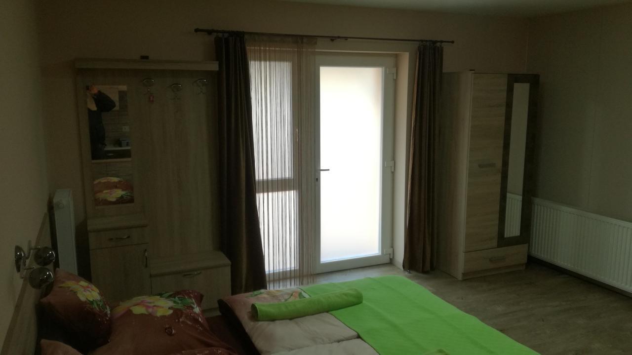 MosonmagyaróvárKeri Vendeghazアパートメント エクステリア 写真