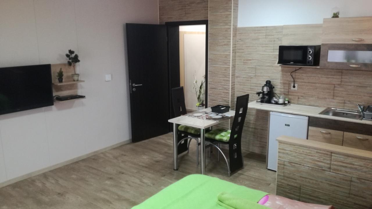 MosonmagyaróvárKeri Vendeghazアパートメント エクステリア 写真