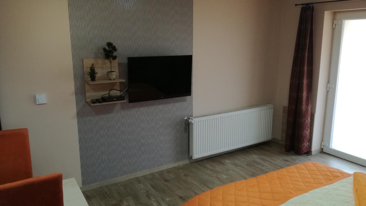 MosonmagyaróvárKeri Vendeghazアパートメント エクステリア 写真